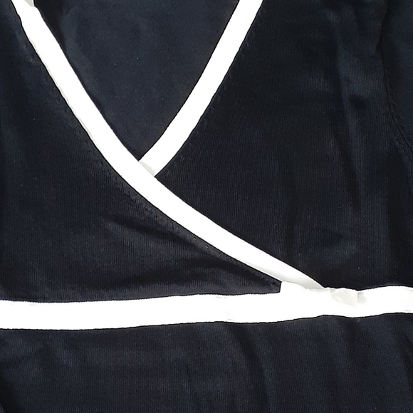 V Neck Sweater - Picture 2 of 3